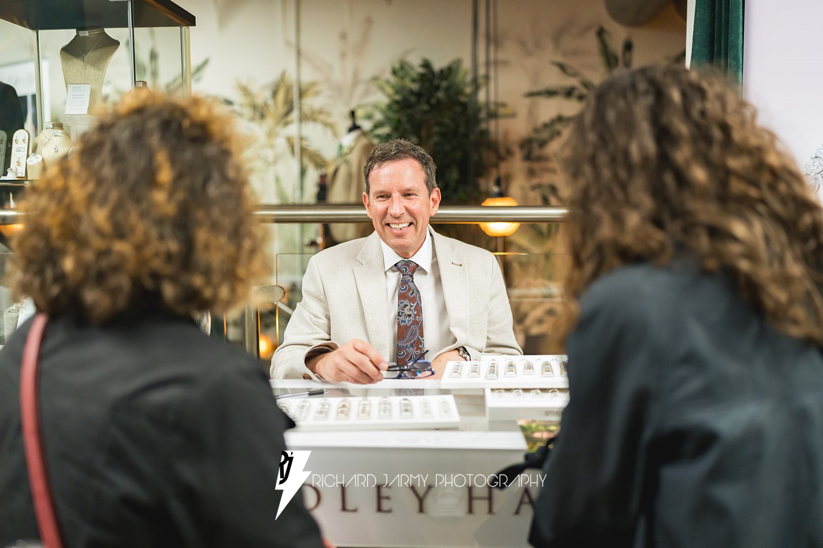 A jewellery supplier speaking with guests at a Pure Brides event