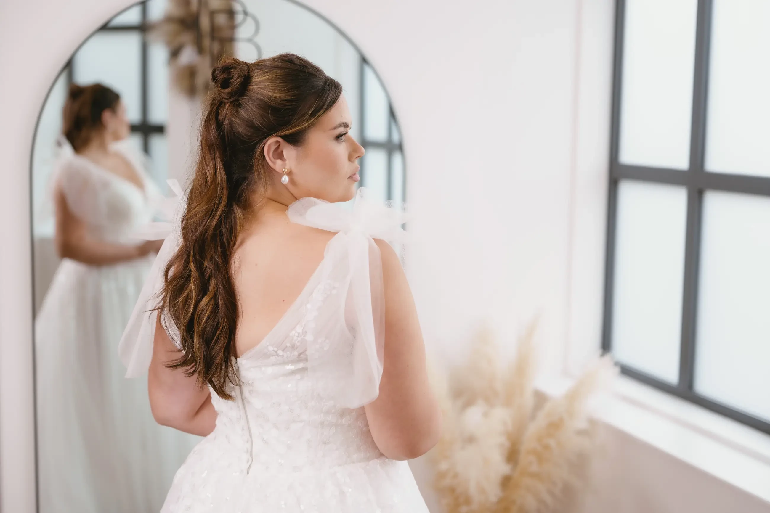 Everything You Need to Know Before Your First Bridal Appointment. Mobile Image