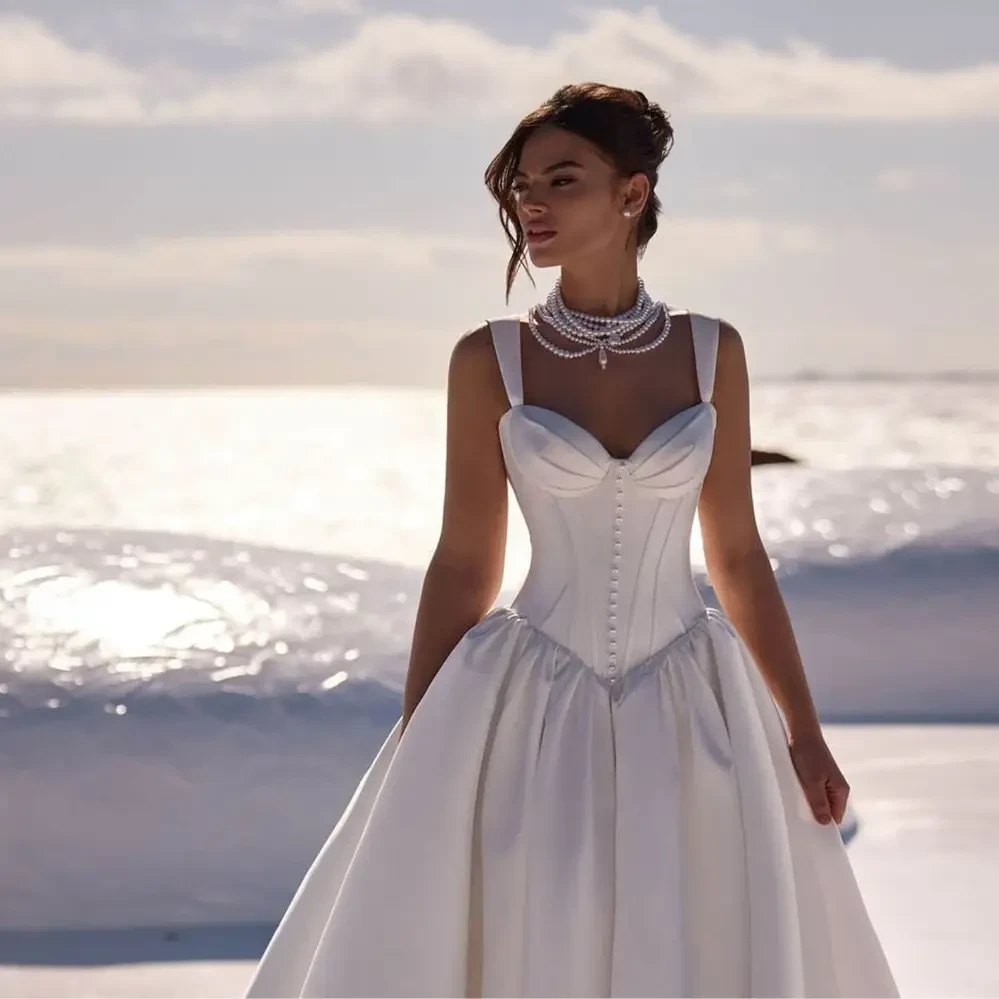 Model wearinga white dress