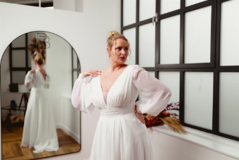 Iconic Collection Nanette #3 Ivory thumbnail