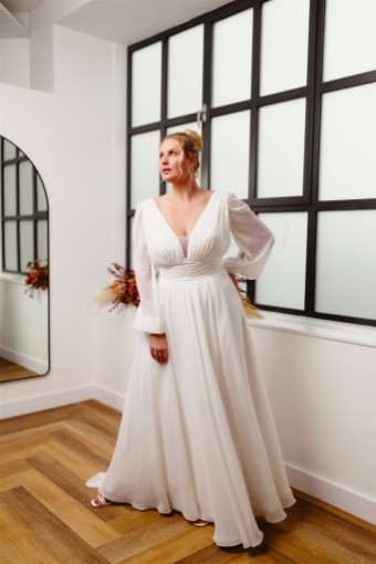 Iconic Collection Nanette #4 Ivory thumbnail