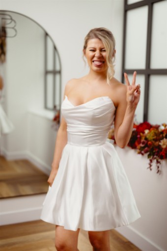 Iconic Collection Nicoletta #2 All Ivory thumbnail