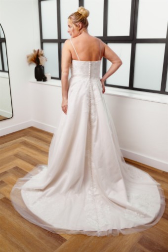 Iconic Collection Meghan #6 default Ivory/Shell thumbnail