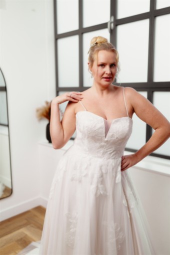 Iconic Collection Meghan #4 Ivory/Shell thumbnail