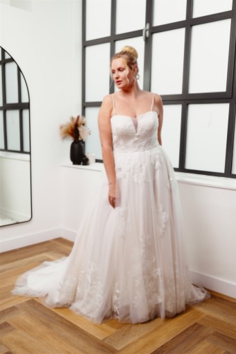Iconic Collection Meghan #3 Ivory/Shell thumbnail