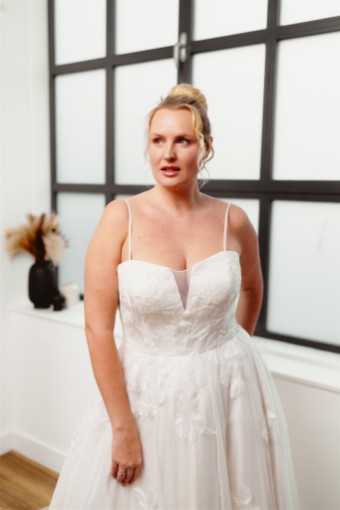 Iconic Collection Meghan #1 Ivory/Shell thumbnail