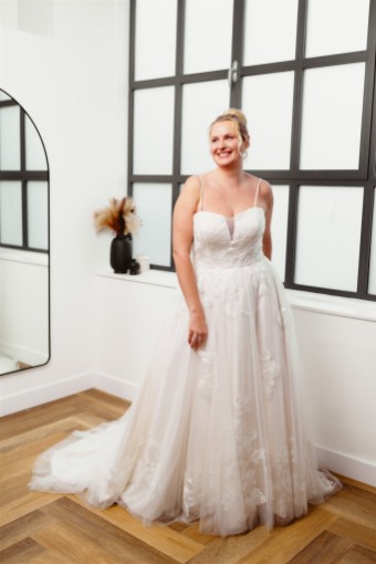 Iconic Collection Meghan #0 default Ivory/Shell thumbnail