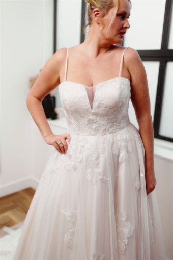 Iconic Collection Meghan #2 Ivory/Shell thumbnail