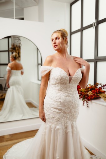 Iconic Collection Martina #1 Ivory/Shell thumbnail
