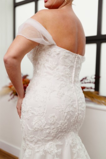 Iconic Collection Martina #10 Ivory/Shell thumbnail