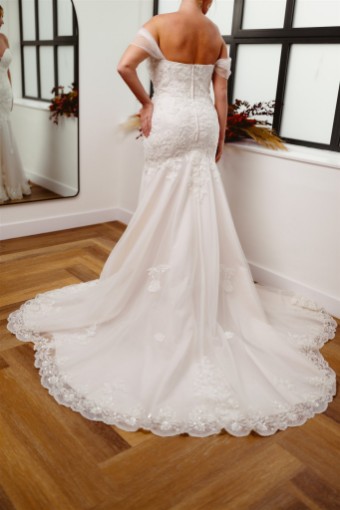 Iconic Collection Martina #11 default Ivory/Shell thumbnail