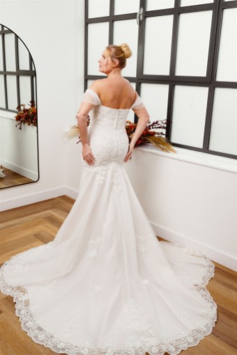 Iconic Collection Martina #7 Ivory/Shell thumbnail