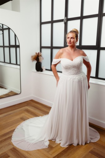 Iconic Collection Meredith #0 default Ivory thumbnail