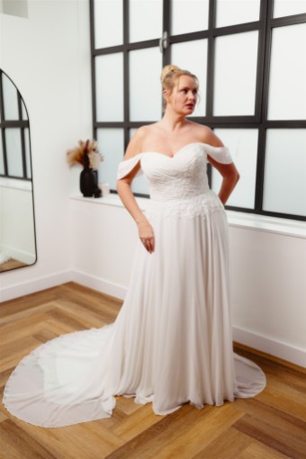 Iconic Collection Meredith #1 Ivory thumbnail