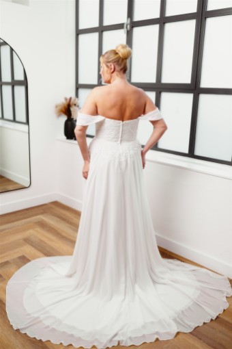 Iconic Collection Meredith #7 Ivory thumbnail