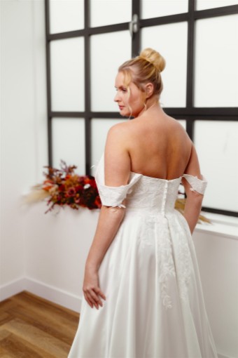 Iconic Collection Milly #4 Ivory thumbnail