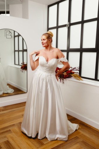 Iconic Collection Milly #1 Ivory thumbnail