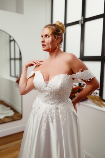 Iconic Collection Milly #3 Ivory thumbnail