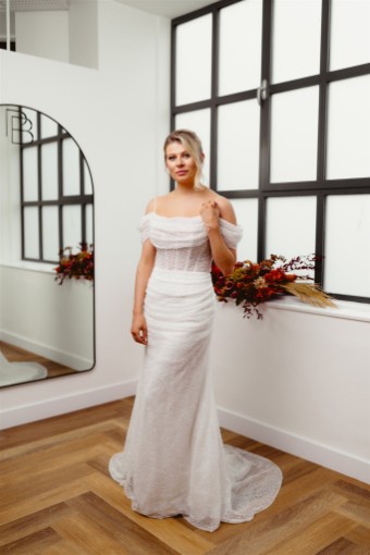 Iconic Collection Wynn #1 Ivory thumbnail