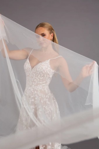 Iconic Collection Walker #2 Ivory/Nude thumbnail