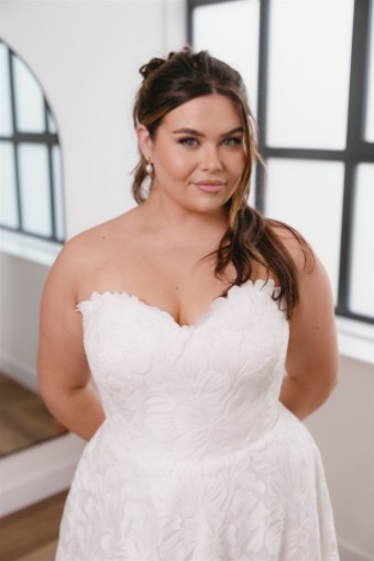 Iconic Collection Harlow #1 Ivory thumbnail