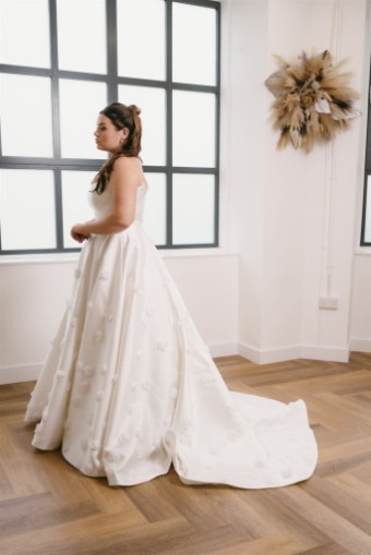 Iconic Collection Sara #5 Ivory thumbnail