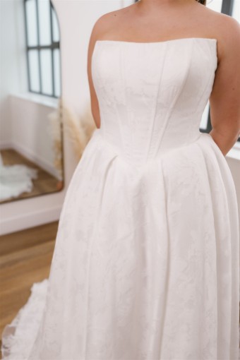 Iconic Collection Soraya #2 Ivory thumbnail