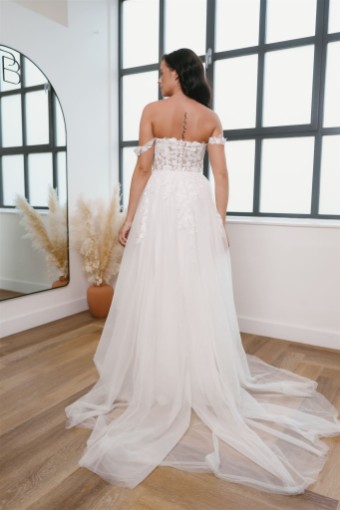 Iconic Collection June #2 Ivory/Latte thumbnail