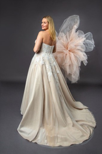 Iconic Collection Madeline #3 default Ivory/Shell thumbnail