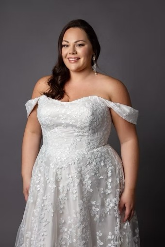 Iconic Collection Lucia #2 Ivory/Shell thumbnail