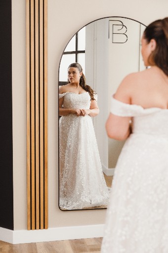 Iconic Collection Lucia #2 Ivory/Shell thumbnail