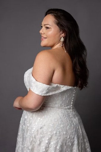 Iconic Collection Lucia #3 default Ivory/Shell thumbnail