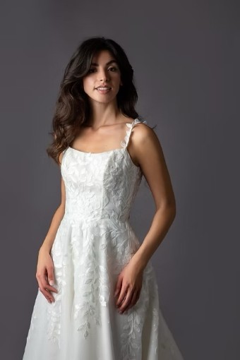 Iconic Collection Lexie #2 Ivory thumbnail