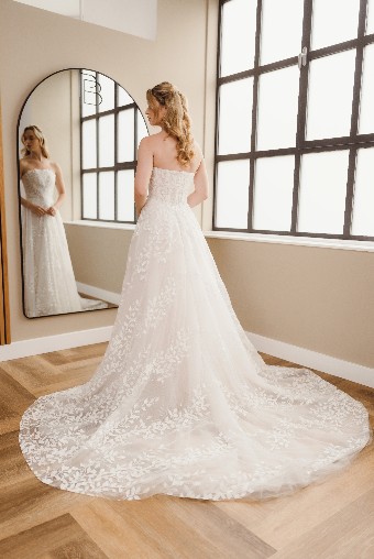 Iconic Collection Mila #3 Ivory/Shell thumbnail