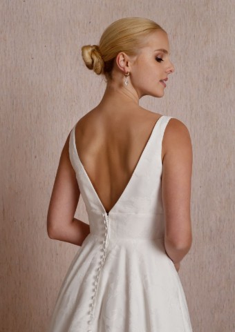 Iconic Collection Luna #3 Ivory thumbnail