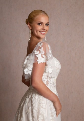 Iconic Collection Leona #4 Ivory/Almond thumbnail