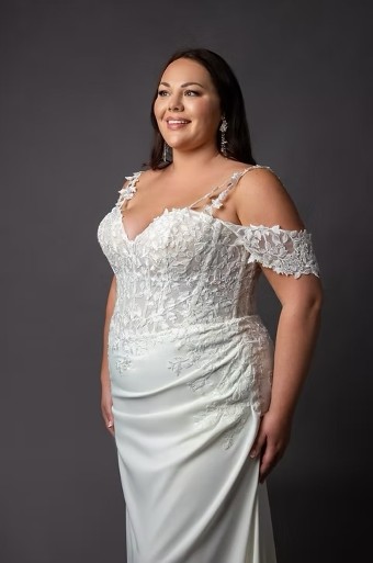 Iconic Collection Lux #3 default Ivory thumbnail