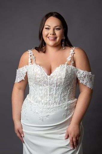 Iconic Collection Lux #2 Ivory thumbnail