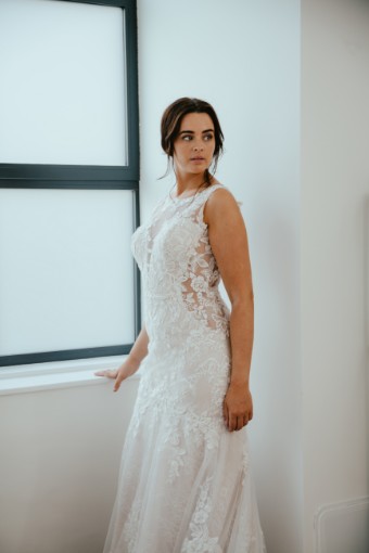 Iconic Collection Nyla #5 Ivory/Sand/Nude thumbnail