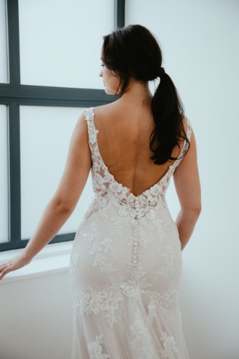 Iconic Collection Nyla #6 Ivory/Sand/Nude thumbnail