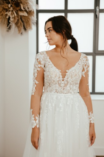 Iconic Collection Naomi #3 Ivory/Nude thumbnail
