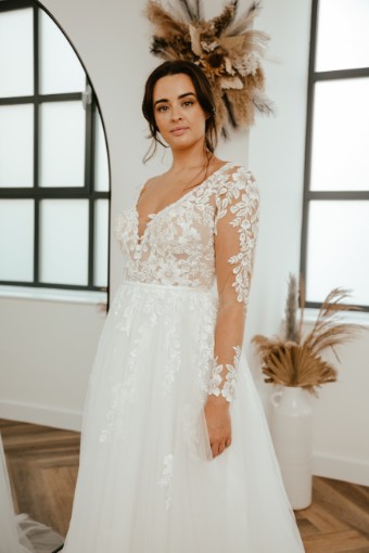 Iconic Collection Naomi #4 Ivory/Nude thumbnail