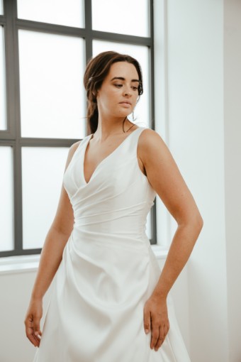 Iconic Collection Jenny #1 Ivory thumbnail