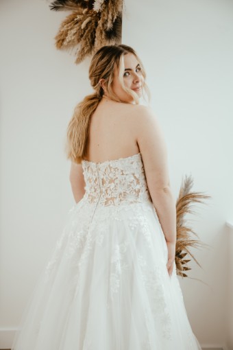 Iconic Collection Ally P #3 Ivory/Nude thumbnail